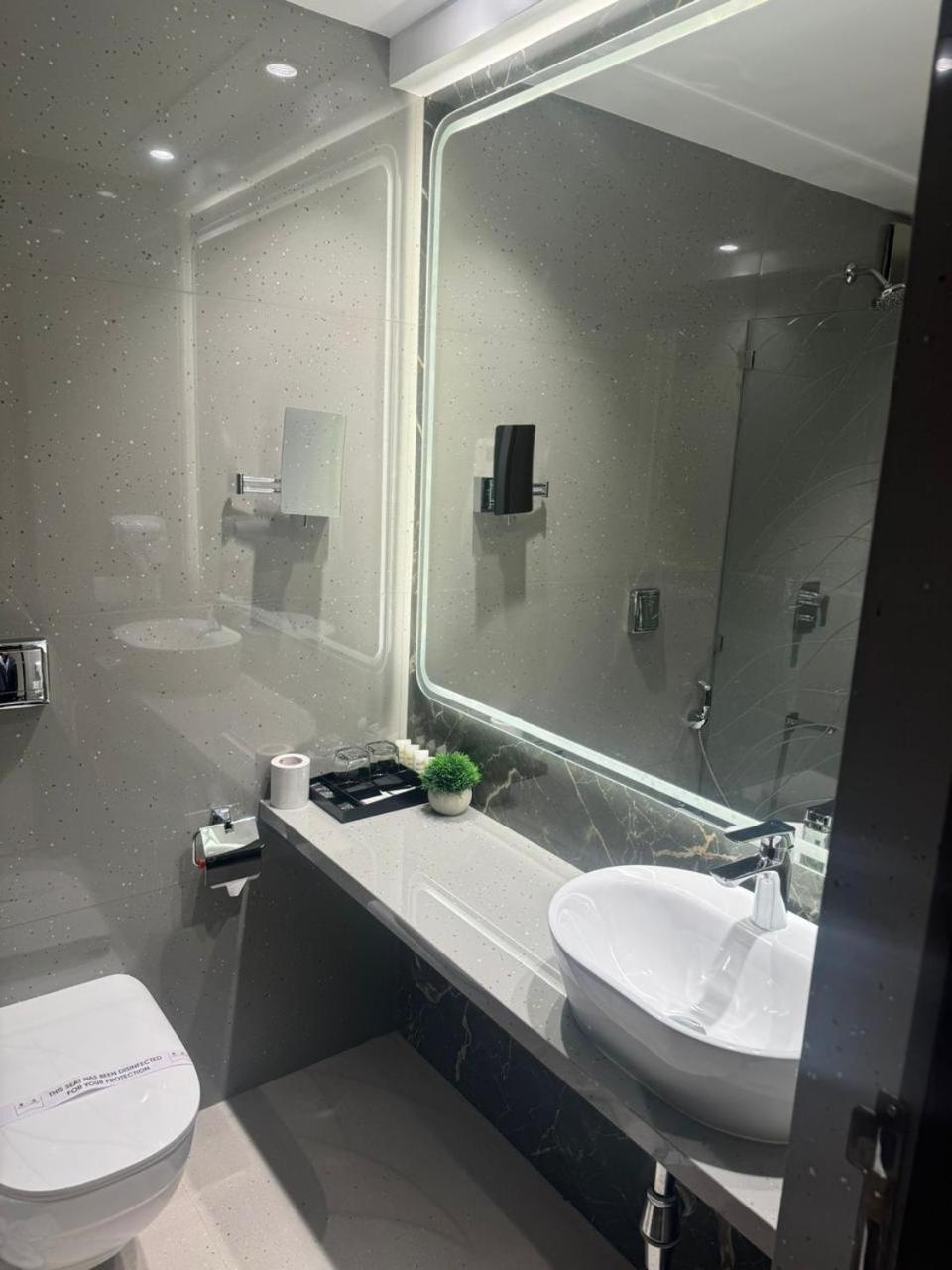Hotel Suba Palace Mumbai Bagian luar foto