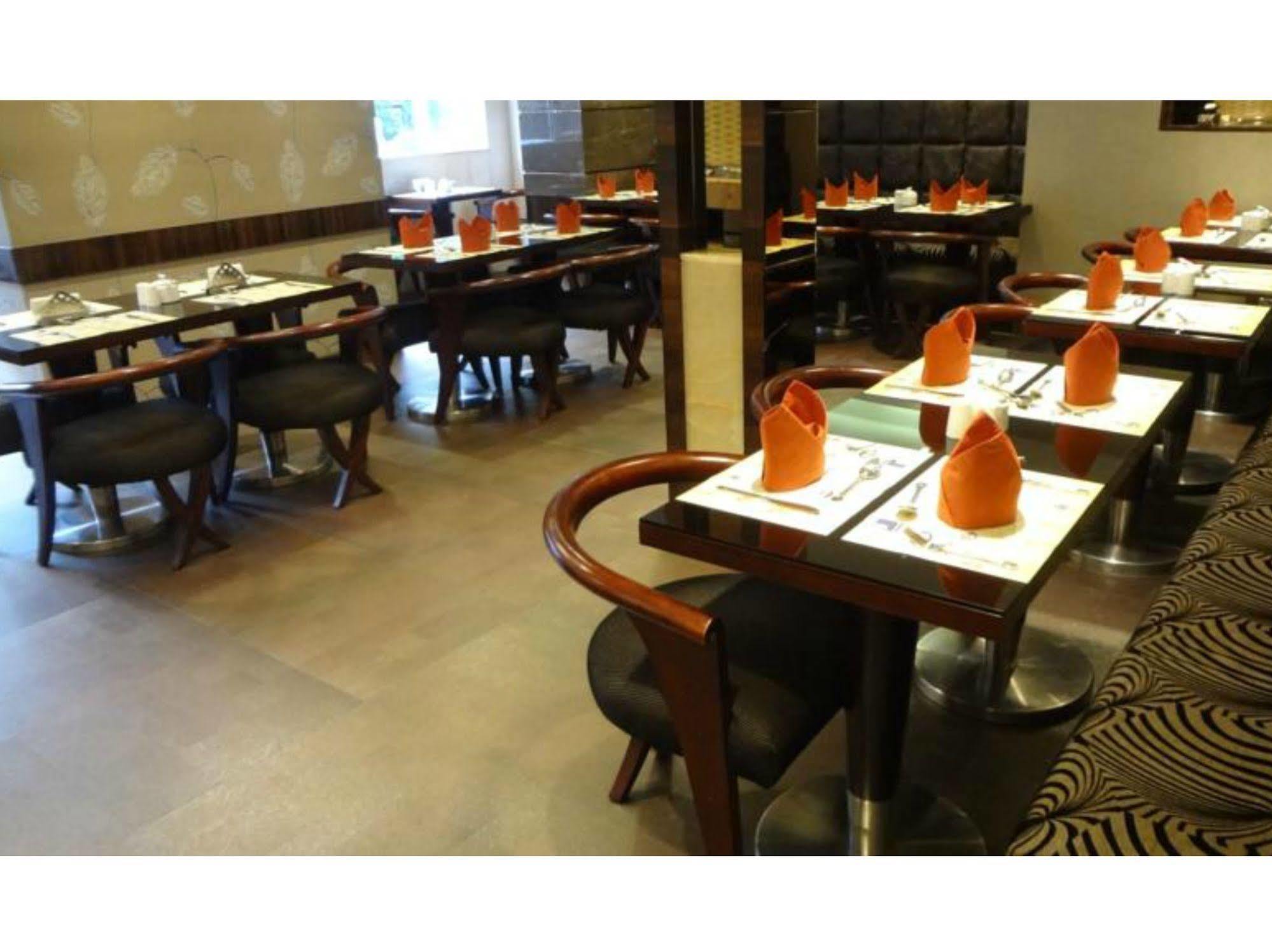 Hotel Suba Palace Mumbai Bagian luar foto