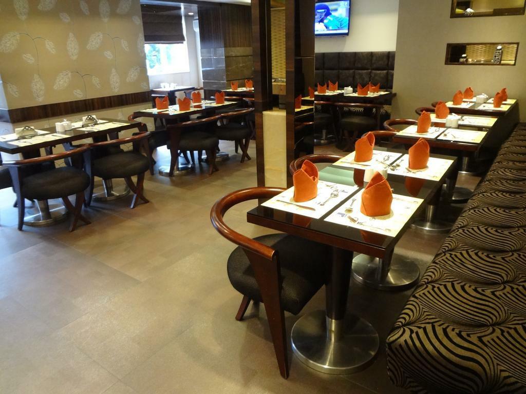 Hotel Suba Palace Mumbai Bagian luar foto